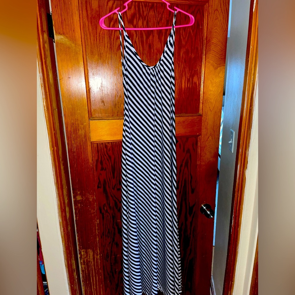 White/navy blue striped dress. Brand new, tags still on. Size S/M.